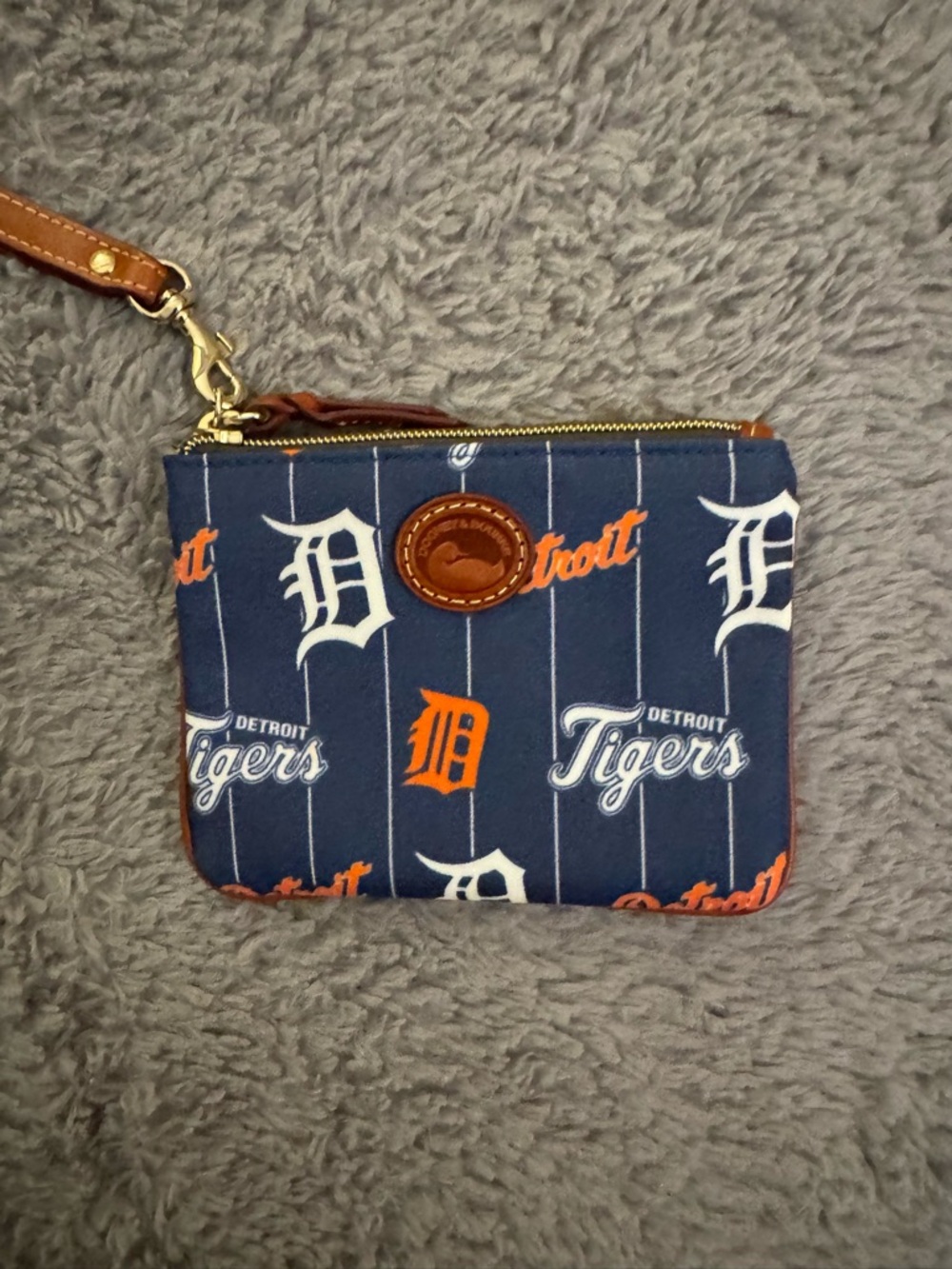 DOONEY AND BOURKE Detroit Tigers Wristlet - Picture 7 of 8